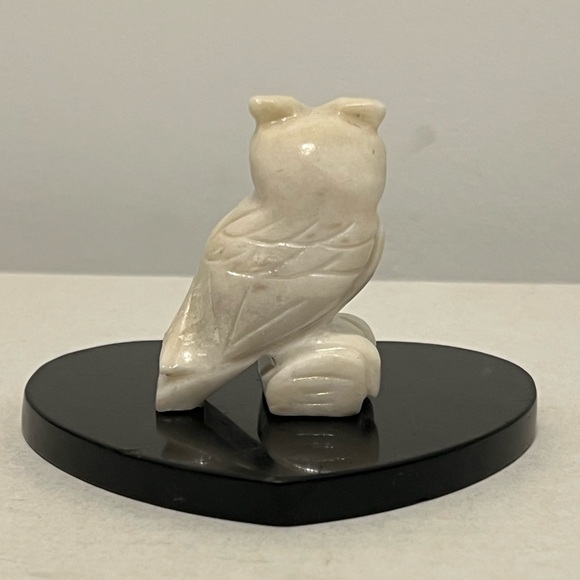 Alabaster Owl - Picture 2 of 2